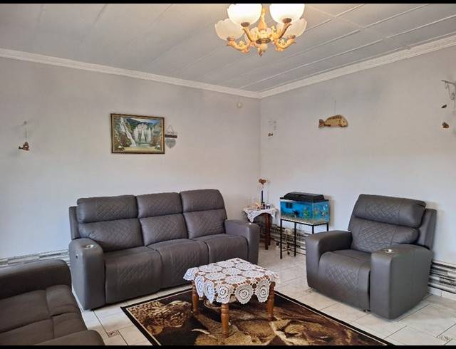 4 BEDROOM HOUSE FOR SALE IN CRAIGIEBURN